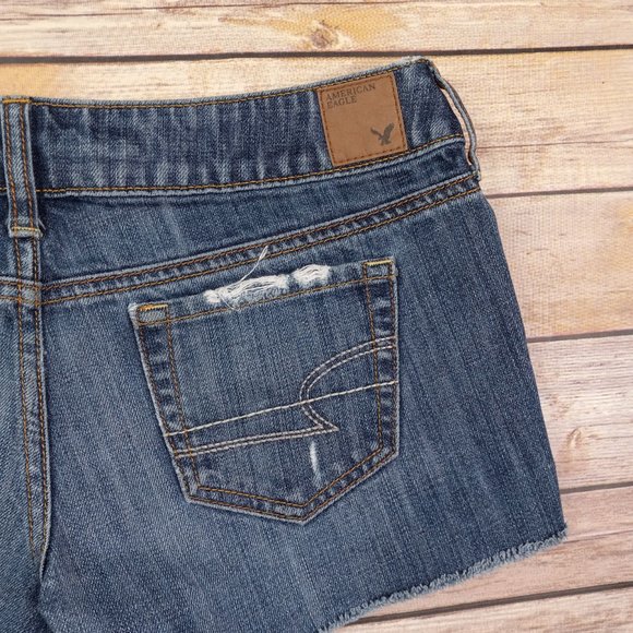 American Eagle 4 Destroyed Mini Blue Denim Jean Shorts Raw Hem - Picture 7 of 7